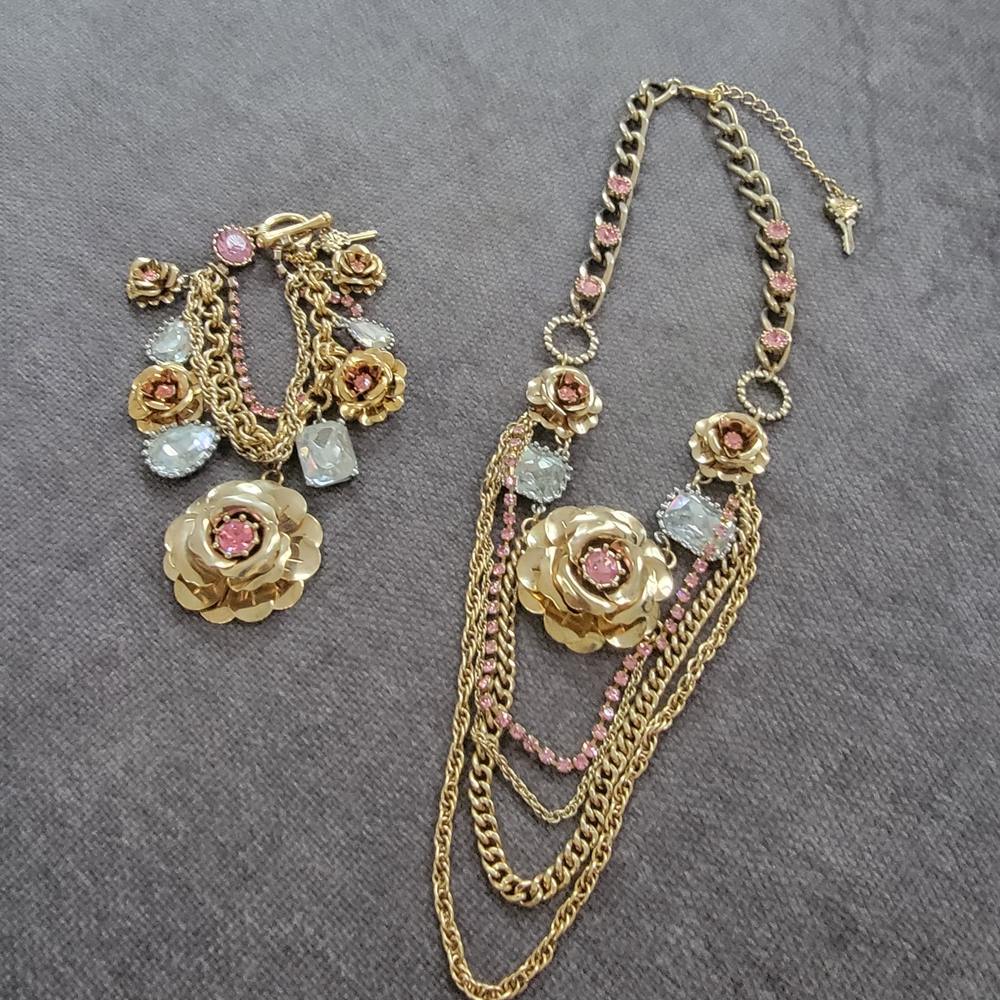 Elegant Gold and Pink Floral Necklace and Bracelet Set